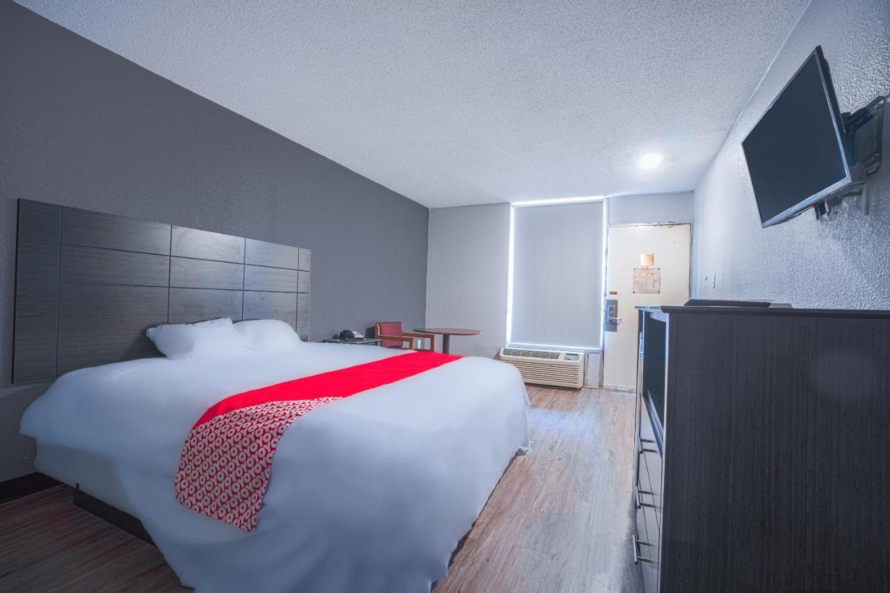 Comfort By Oyo East, Ar I-30 Hotel