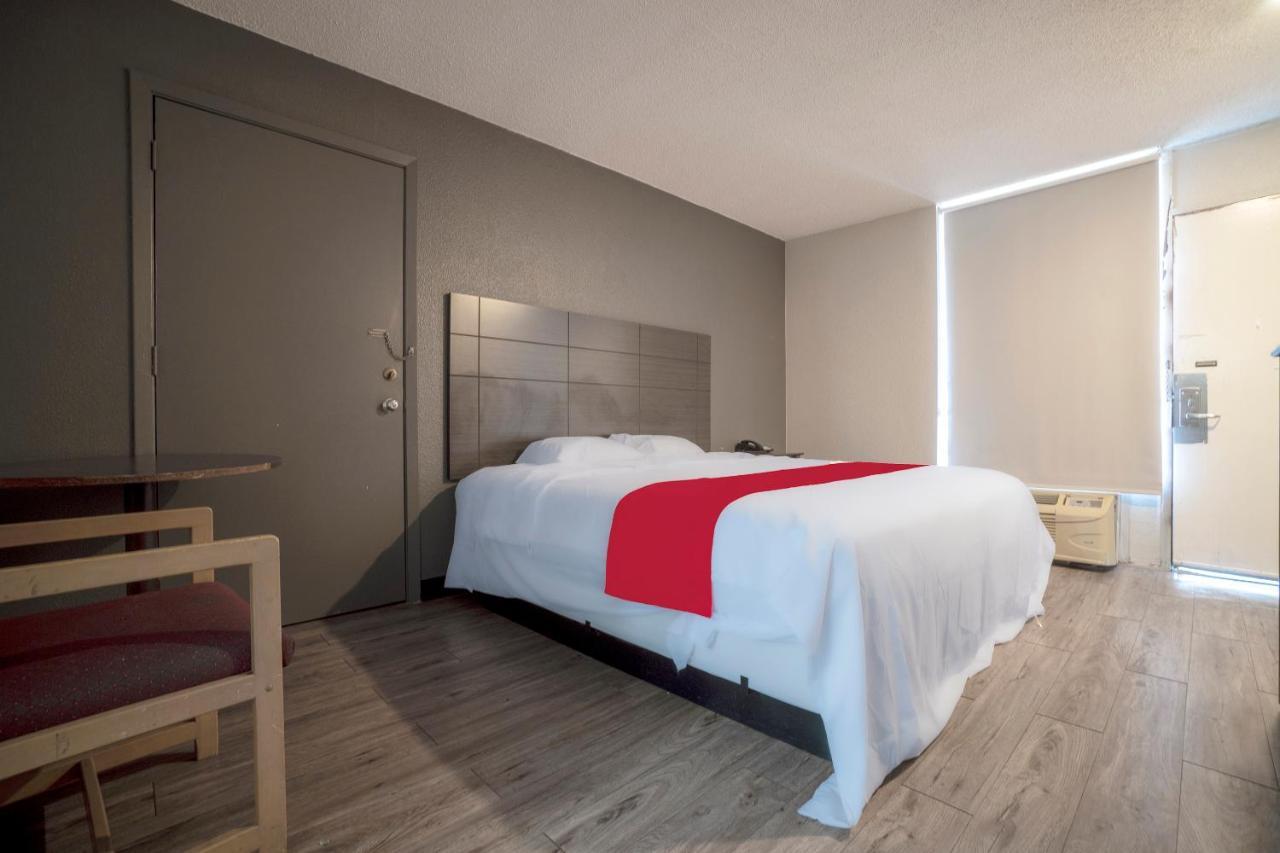Comfort By Oyo East, Ar I-30 Hotel