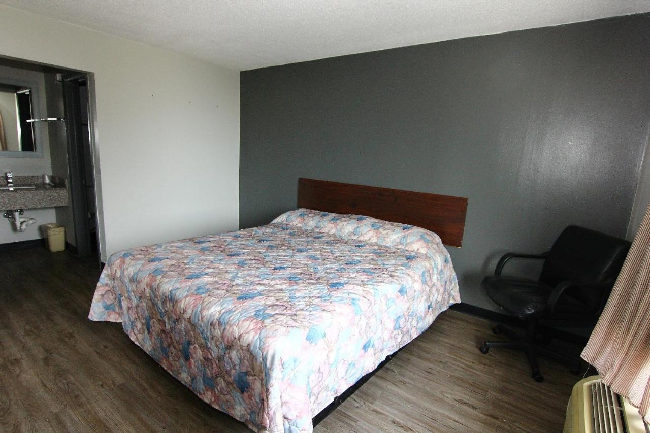 Comfort By Oyo East, Ar I-30 Hotel