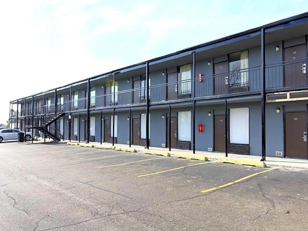 Comfort By Oyo East, Ar I-30