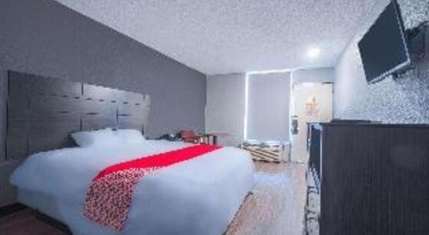Comfort By Oyo East, Ar I-30 Hotel